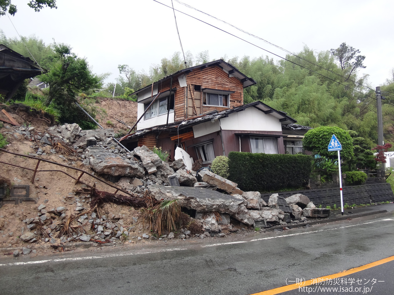 地震が原因の倒壊