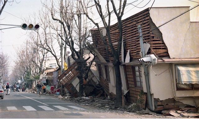 地震が原因の倒壊